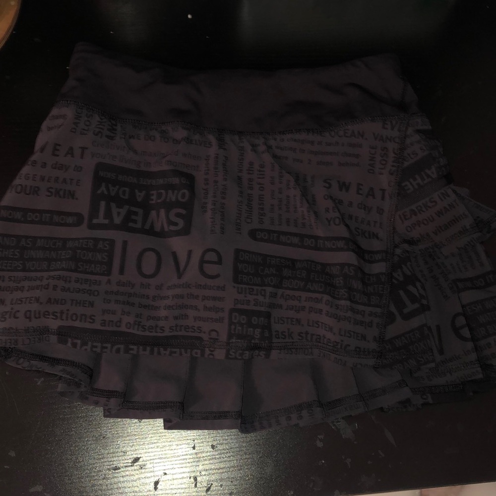 black lululemon skirt